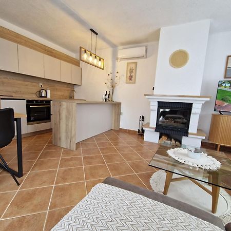 Village Apartment Zagvozd Ngoại thất bức ảnh